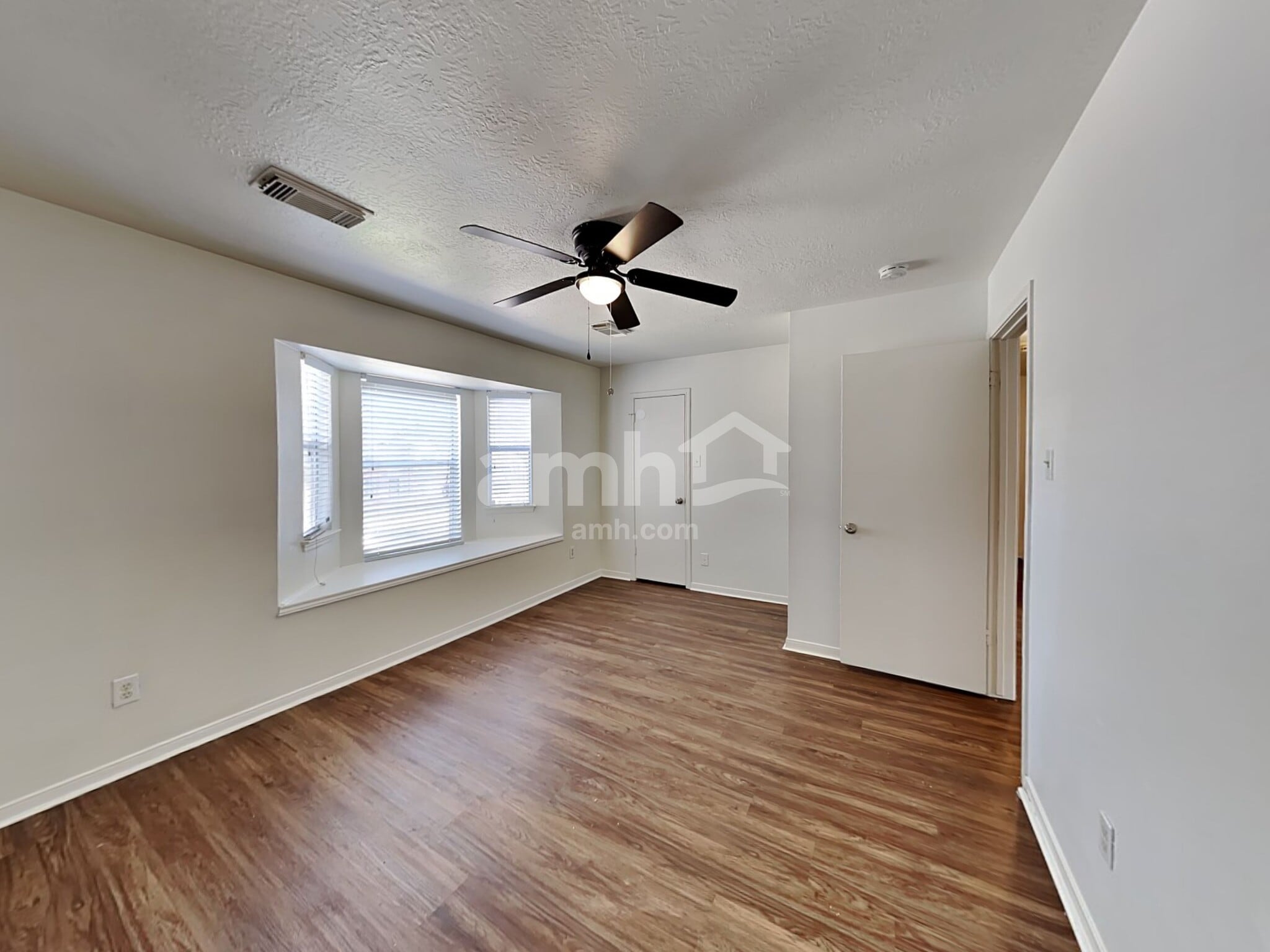 Building Photo - 5349 Yale Dr