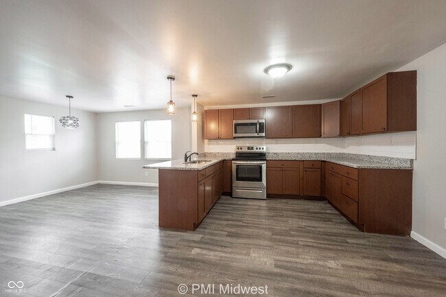 Building Photo - 955 N Traub Ave