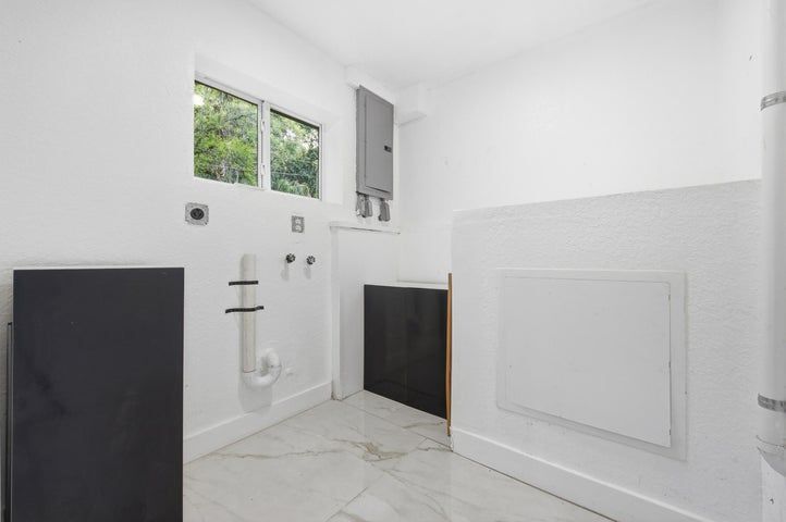 Building Photo - 2529 Rainbow Dr