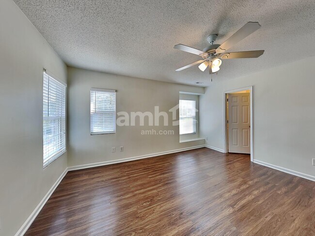 Building Photo - 3771 Marshlane Way