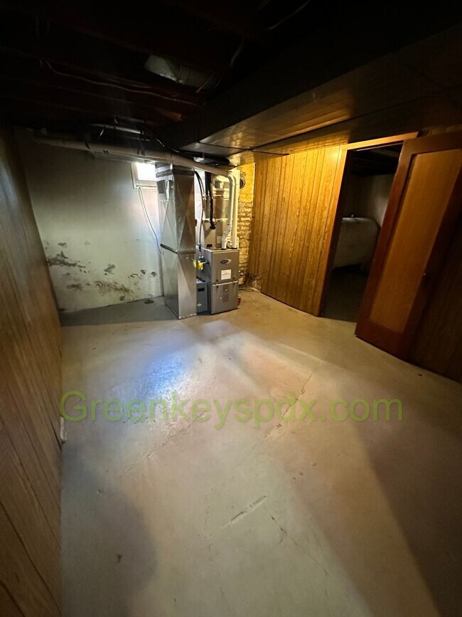 Building Photo - Gorgeous Pet-Friendly 3 Bedroom 1 Bath House