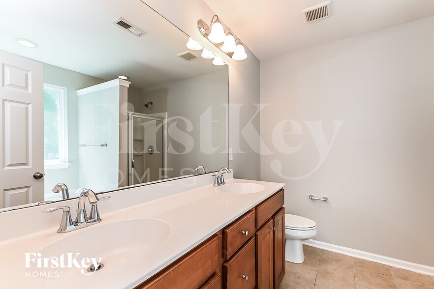 Building Photo - 372 Sanctuary Park Dr