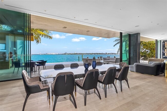 Building Photo - 825 E Dilido Dr