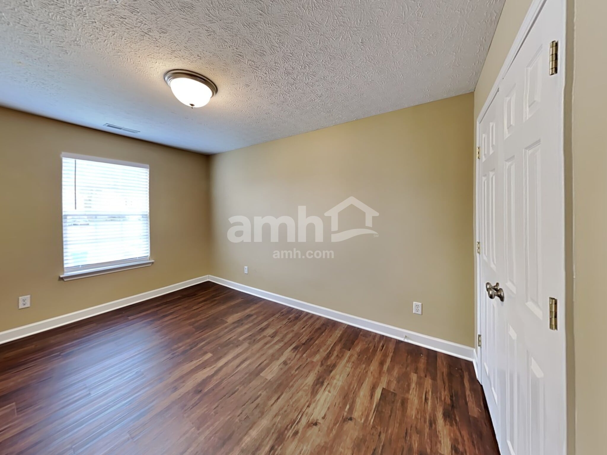 Building Photo - 6012 Mountview Dr