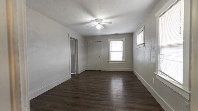 Building Photo - 725 N 10th Ave