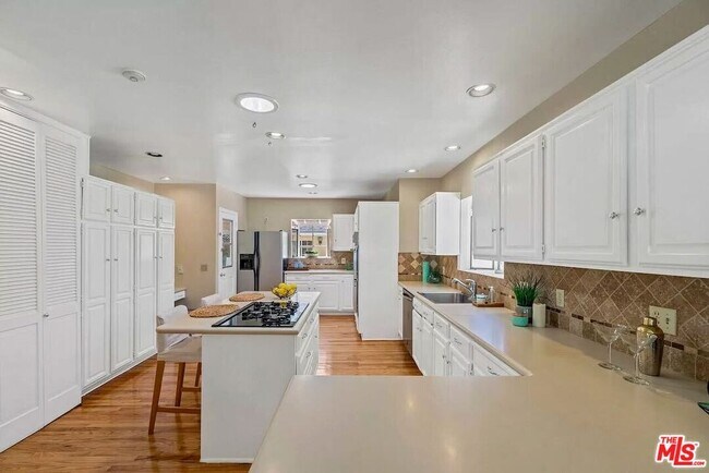 Building Photo - 14024 Peach Grove St
