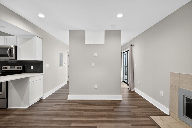 Building Photo - 935 La Posada Dr