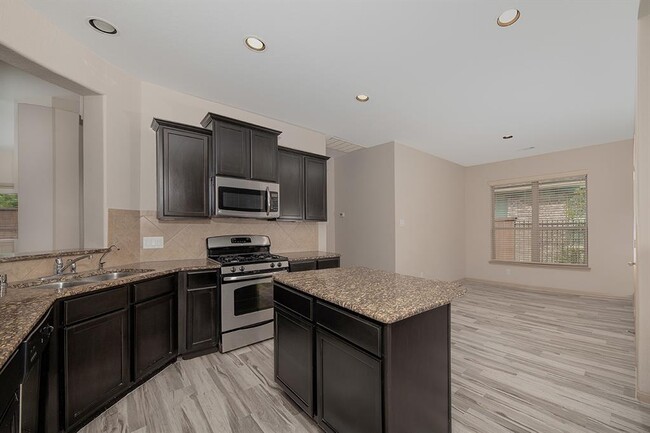 Building Photo - 11 Handbridge Pl