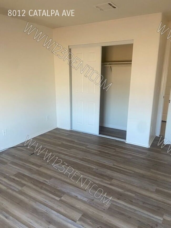 Building Photo - 8012 Catalpa Ave