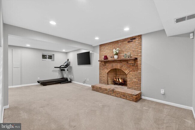 Building Photo - 11922 Holly Spring Dr