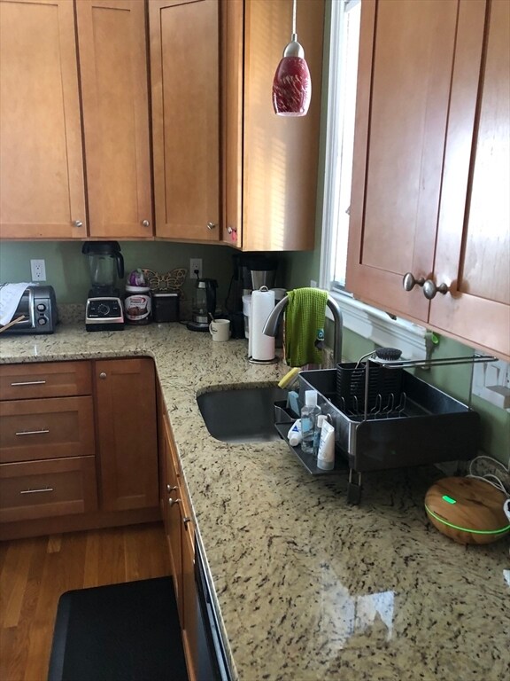 Building Photo - 27 Warren Ave