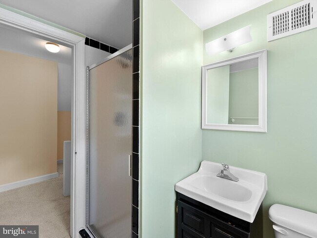 Building Photo - 404 S George Mason Dr