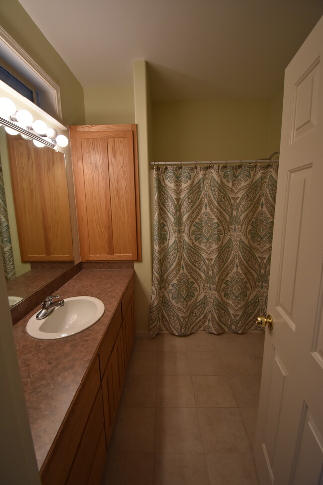 Building Photo - 10408 Merlin Way