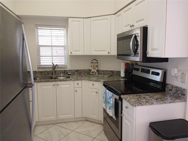 Building Photo - 4216 Central Sarasota Pkwy