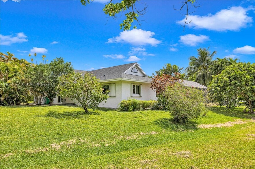 Building Photo - 5706 Guava Dr