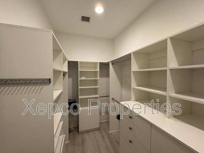 Building Photo - 74635 Tesla Dr