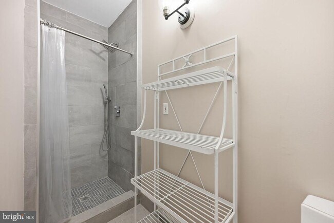 Building Photo - 1419 Wisconsin Ave NW