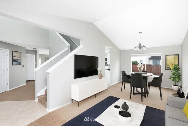 Building Photo - Move in ready home with 4 beds 2.5 bath and 3 car garage