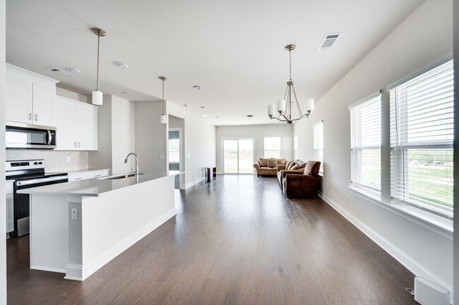 Building Photo - Awesome energy-efficient 4BE/2.5BA home in...