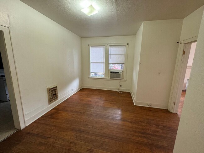 Building Photo - 547 Wilkinson St