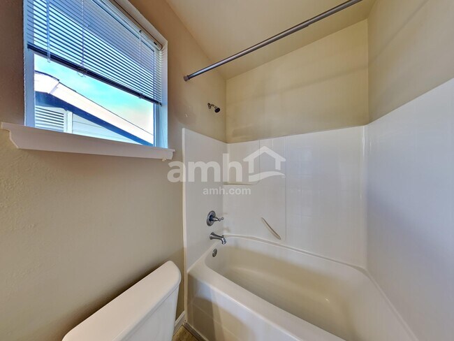 Building Photo - 125 Wild Rose St