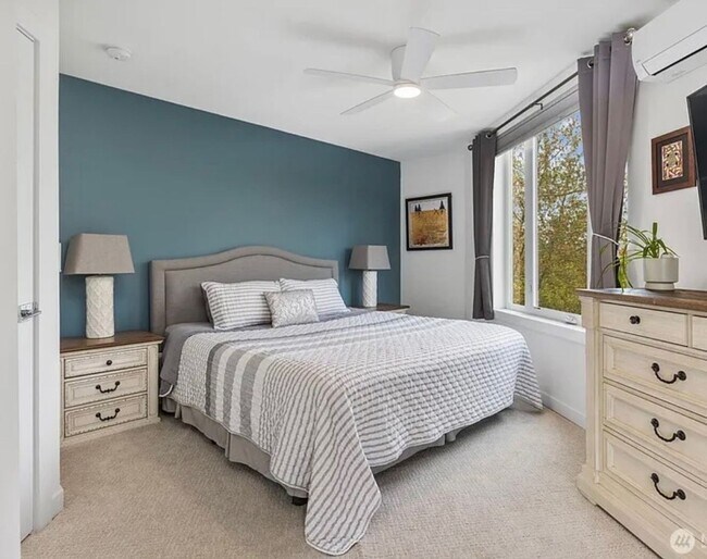 Building Photo - Greenwood Townhome