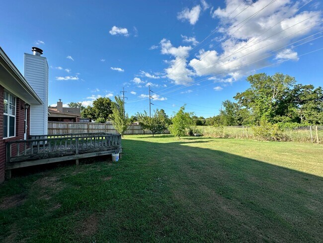 Building Photo - 2713 S.87th Drive-