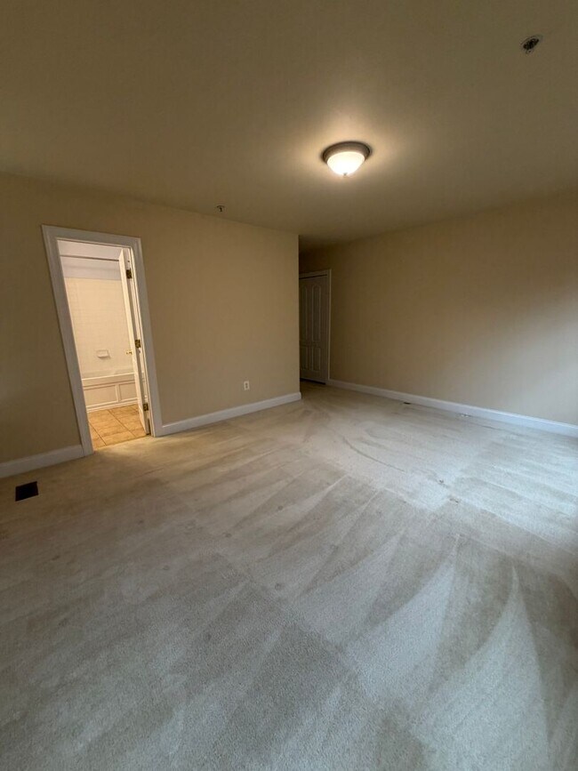 Building Photo - 908 Orchard Ridge Dr