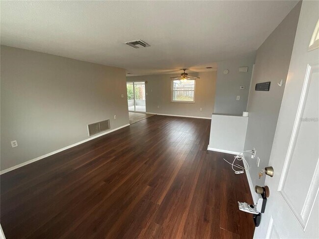 Building Photo - 3335 Coldwell Dr