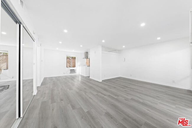 Building Photo - 825 16th St