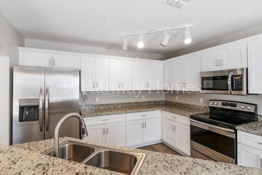 Building Photo - 31420 N Shale Dr