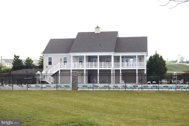 Building Photo - 500 Husky Trl