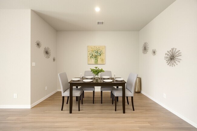 Building Photo - 723 Larkspur Shadow Dr