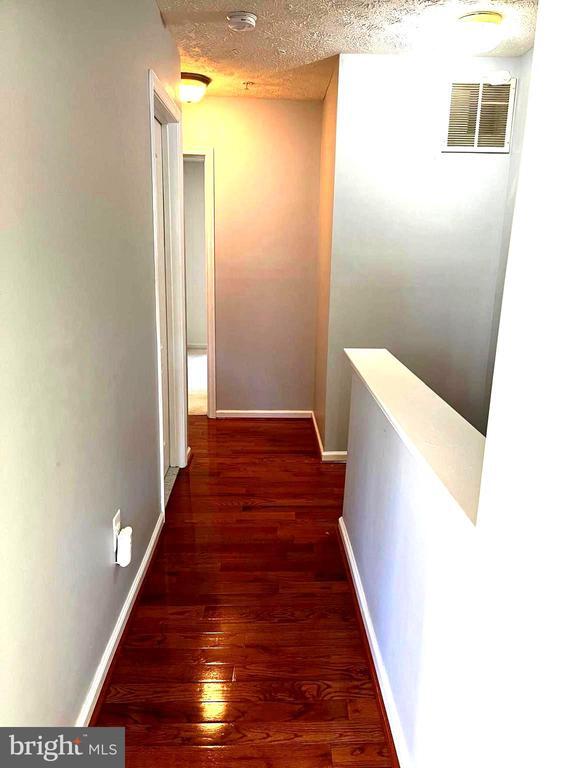 Building Photo - 3280 Halcyon Ct