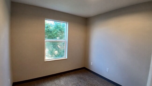 Building Photo - 60 Miller Ave SW