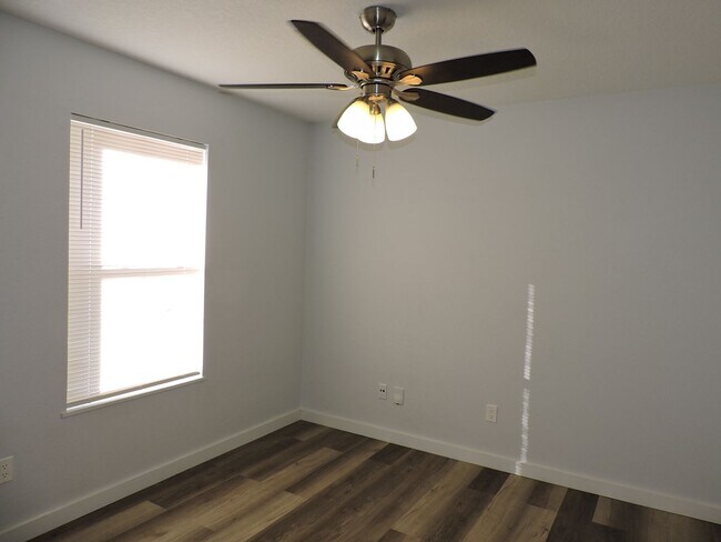 Building Photo - Lots of updates!