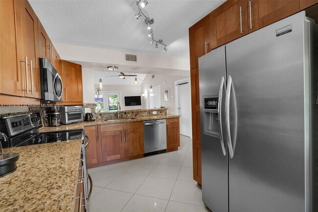 Building Photo - 10323 Hidden Springs Ct