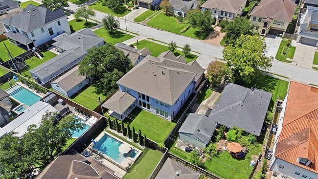 Building Photo - 1303 Gardenia Dr