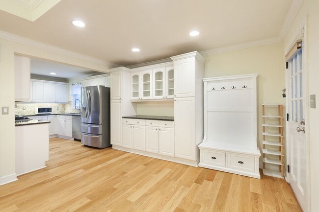 Building Photo - Charming North Decatur Rental – Steps from...