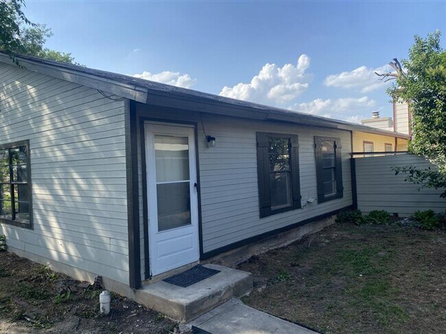 Primary Photo - 2/1 duplex with covered parking