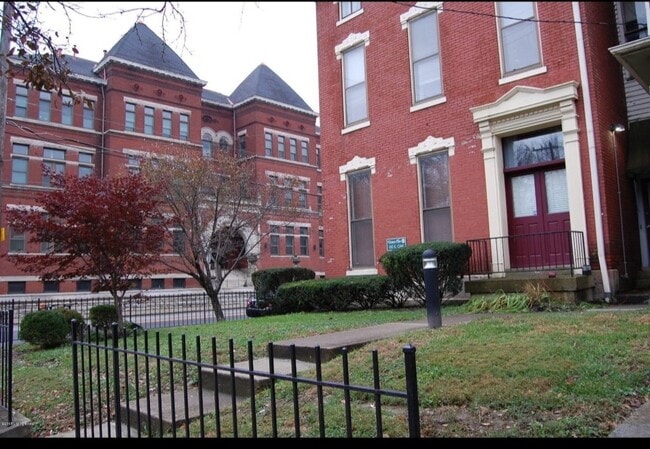 Building Photo - 1210 S Brook St