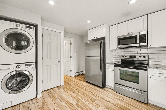 Building Photo - Charming 3-Bedroom Home with Garage & Fenced Yard – Great Location