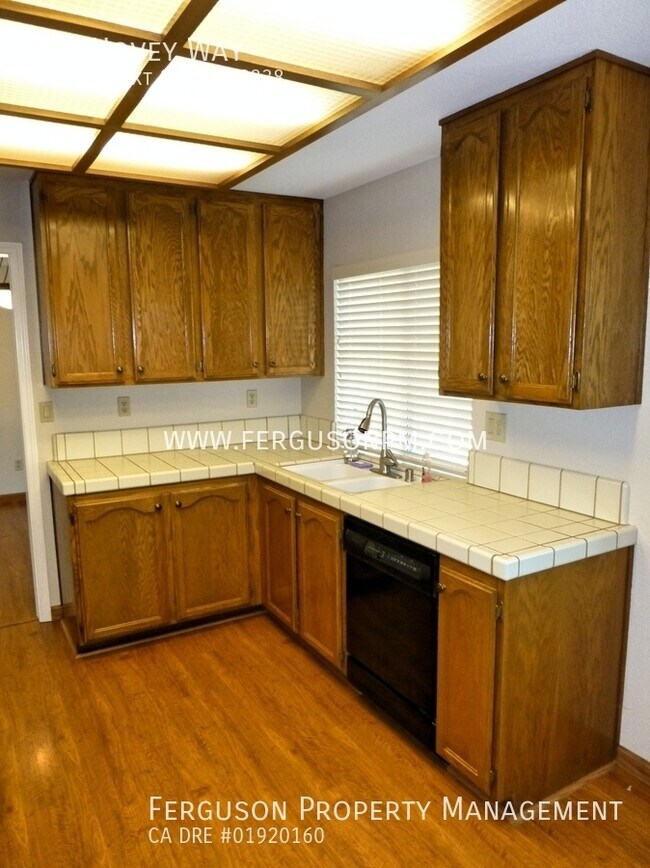 Building Photo - 612 Hovey Way