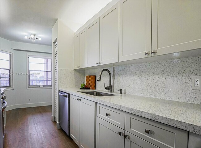 Building Photo - 1300 SW 124th Terrace