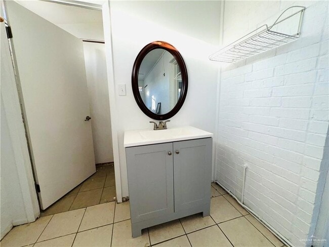 Building Photo - 817 Marinel Ln