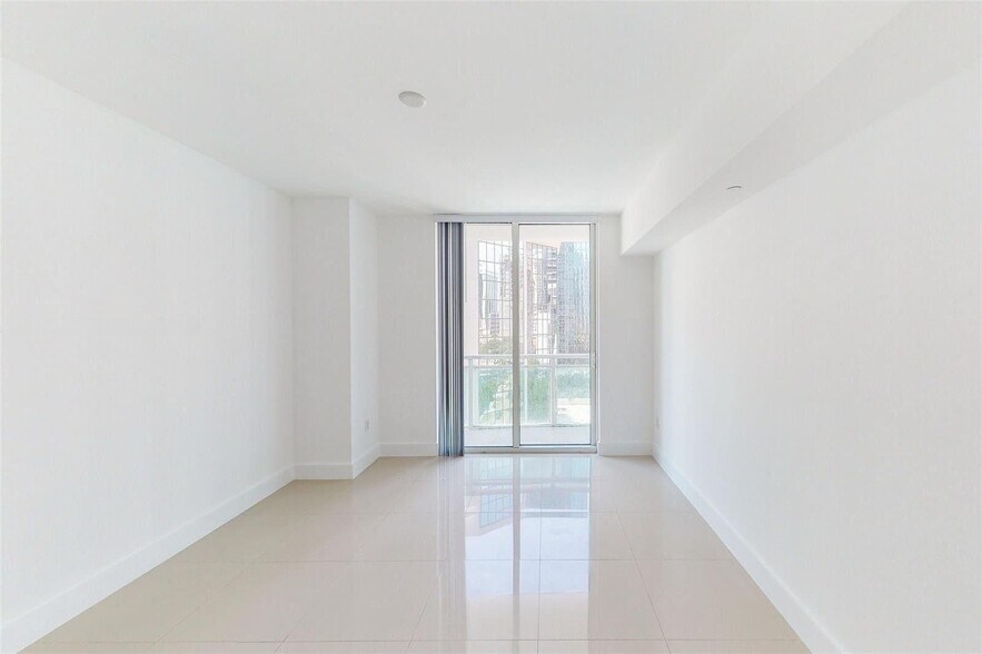 Building Photo - 951 Brickell Ave