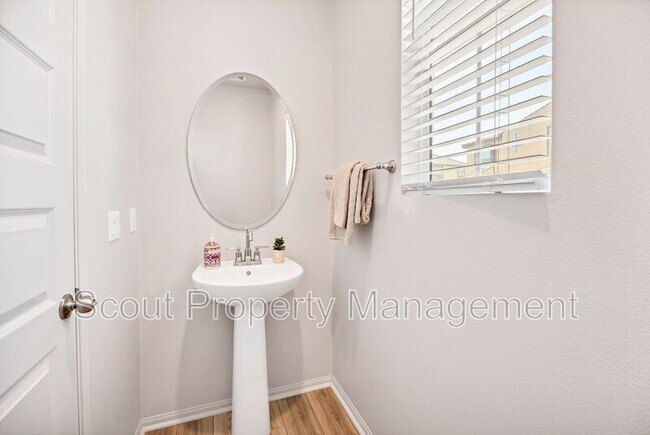 Building Photo - 40383 Birchfield Dr