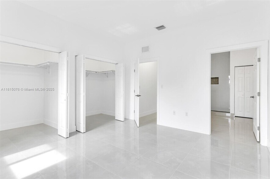Building Photo - 785 SW 7th Ave