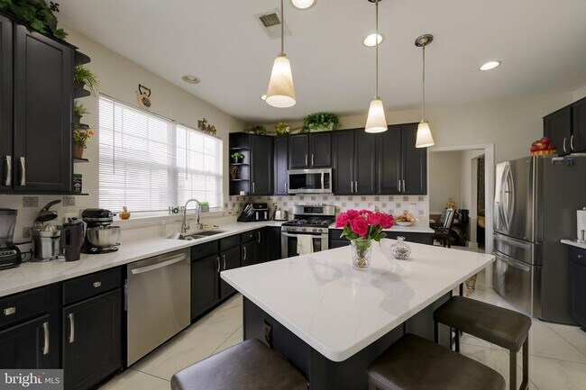 Building Photo - 601 Crossover Ct