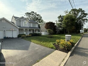 Building Photo - 209 Academy Ln